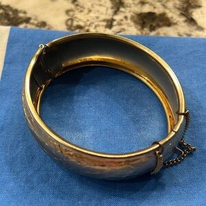 Box clasp hinge floral bangle bracelet chain gold tone old school vintage retro